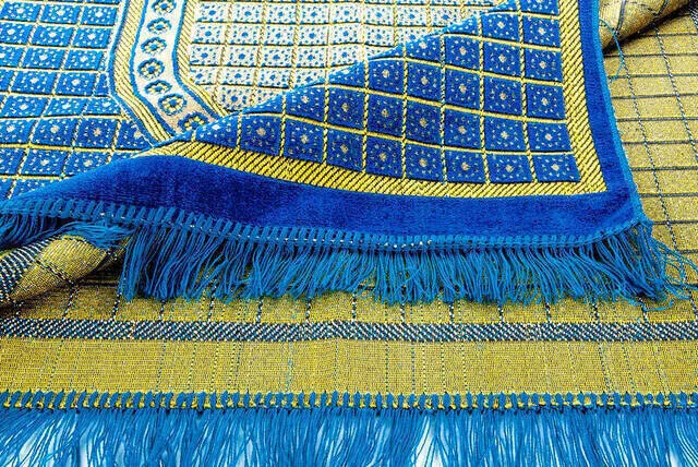 Velvet Economic Prayer Mat Muslim Praying Rug Traditional Islamic Accessories 220 Gram 117 * 67 cm High Quality Sajjadah