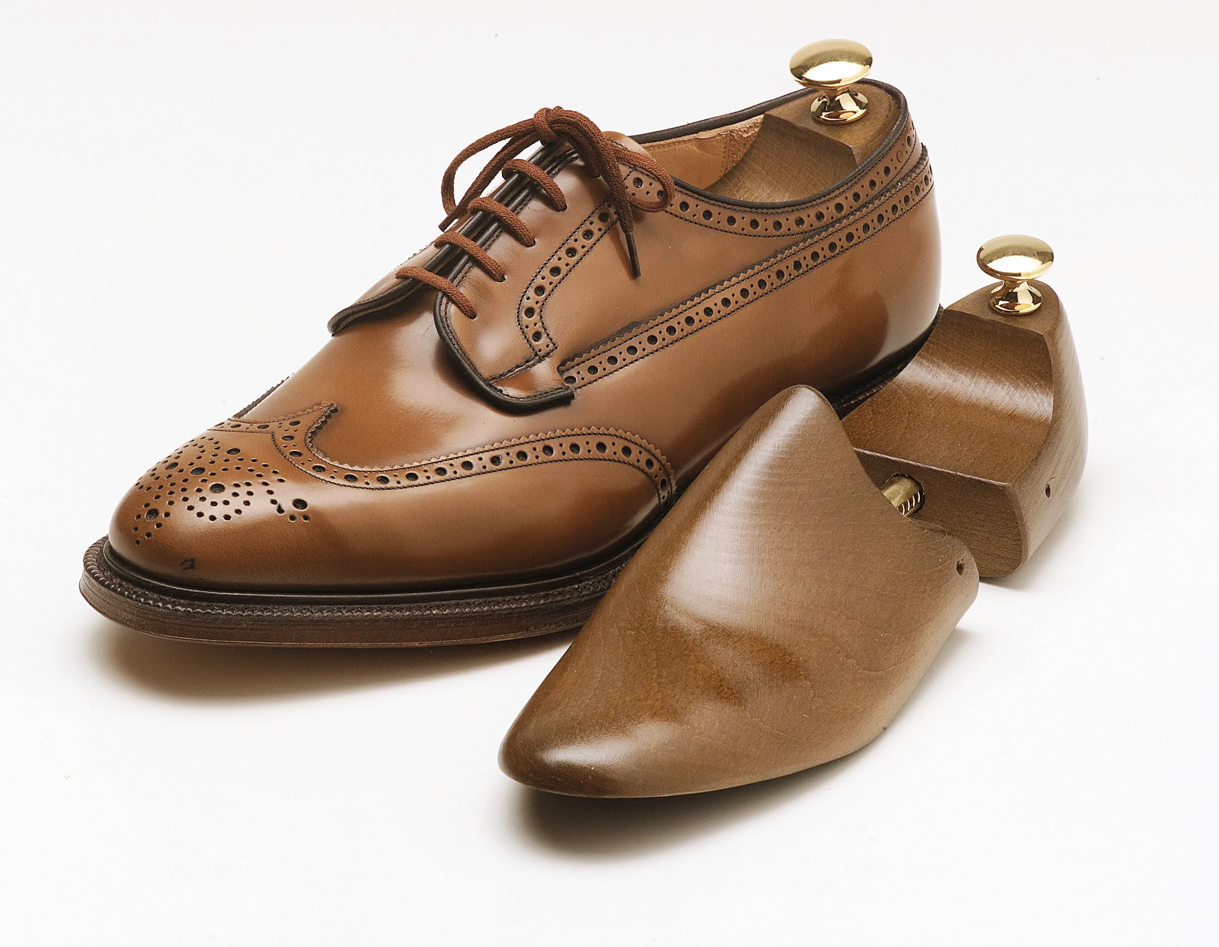 Italian-Made Cedar Wooden Shoe Trees with Spring Essential for Footwear Maintenance Shoe Stretching Function