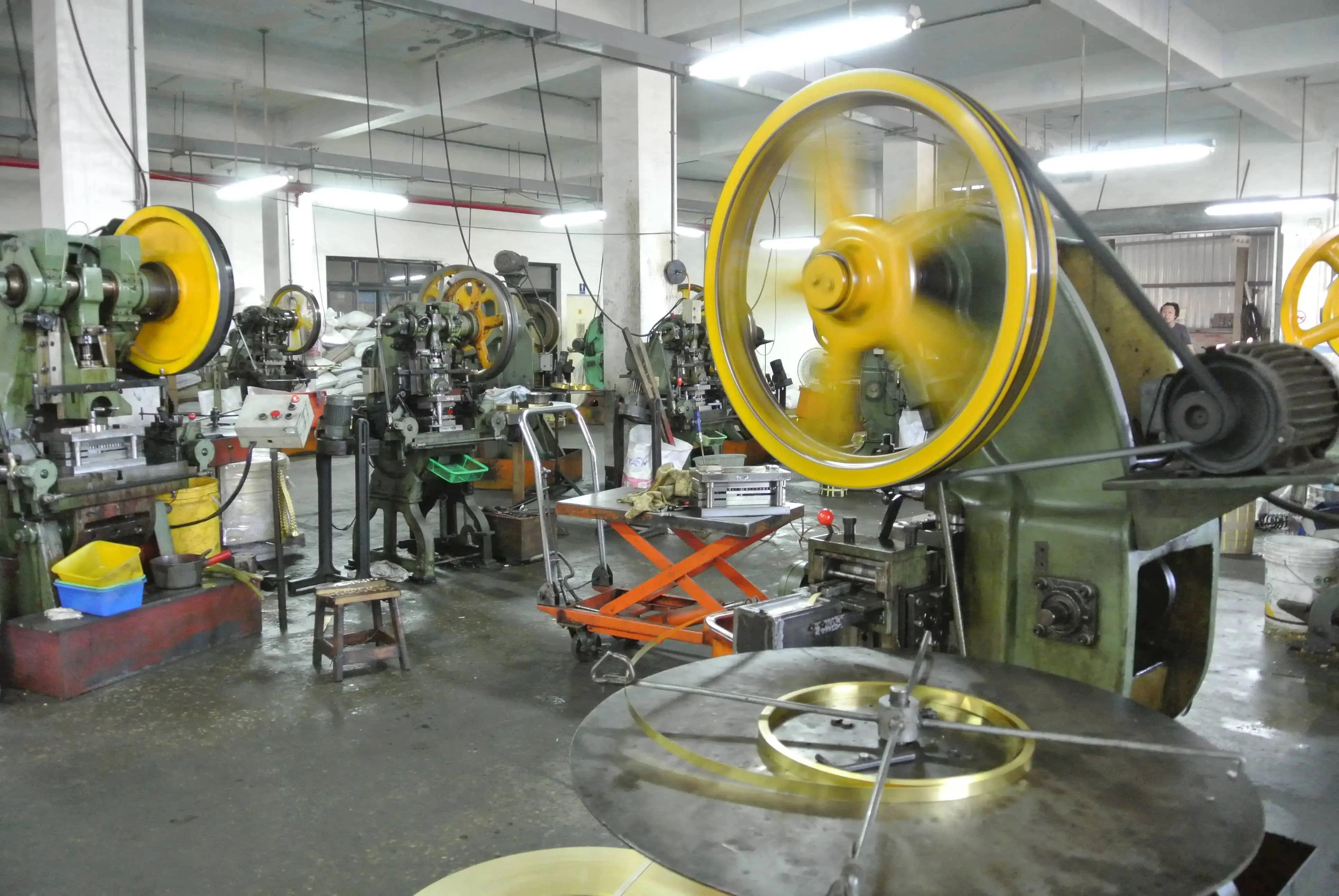 Taiwan Quality Fully Automated Press for Garment Manufacturing New Automatic Snap Button Machine Plastic Core Motor Component