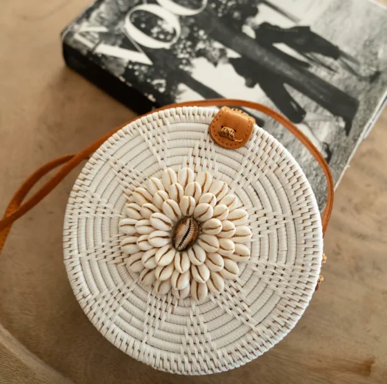 Handmade Natural Rattan Handbags with Clamshell Design and Leather Strap for Women Beach Traveling and Daily Use