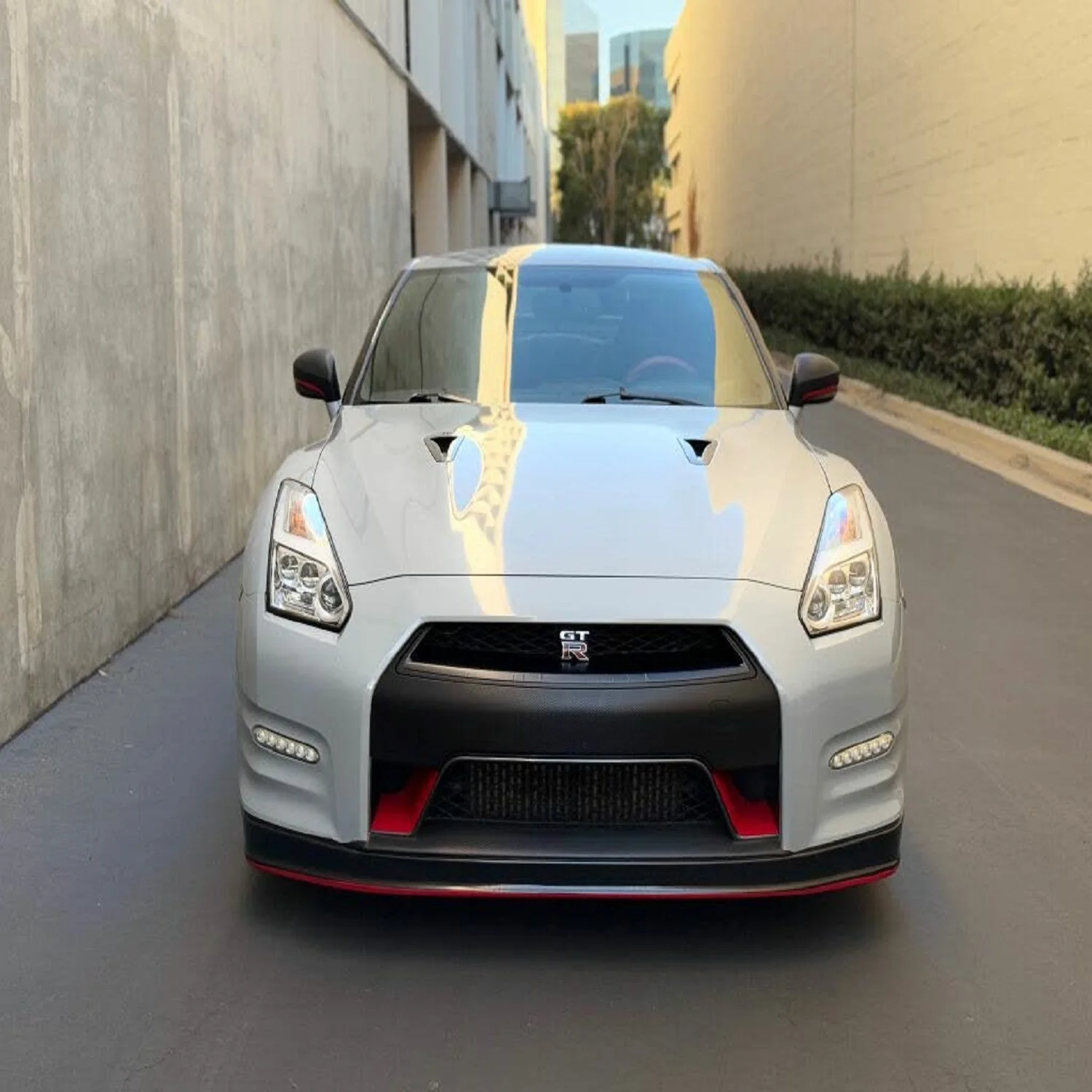 2016 Nissan GT-R черная версия с автоматической коробкой передач полноприводный панорамный люк на крыше кожаные сиденья в темном интерьере