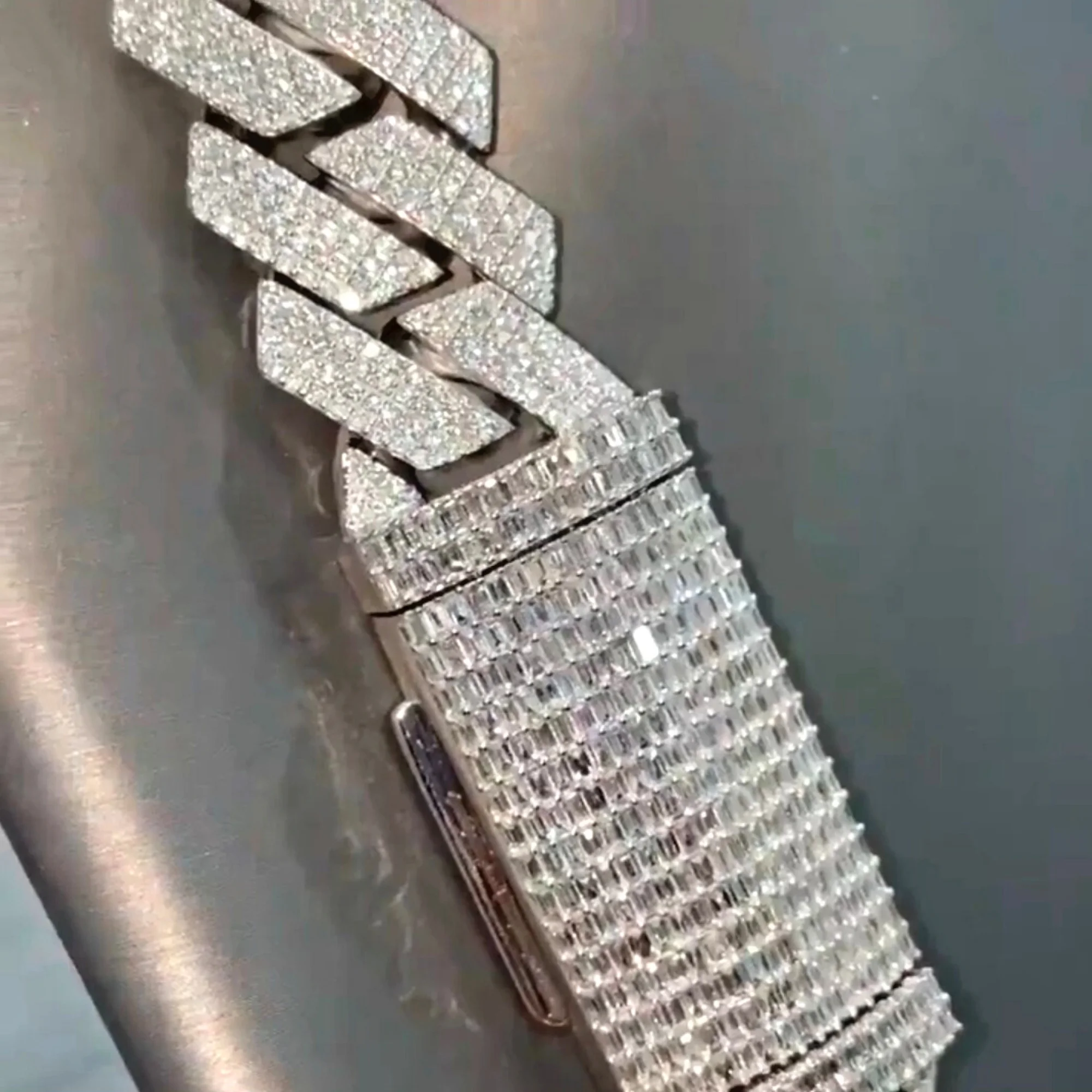 High Quality Customized 20 mm Cuban Link Moissanite Diamond Chain 925 Sterling Silver White Gold Diamond Chain