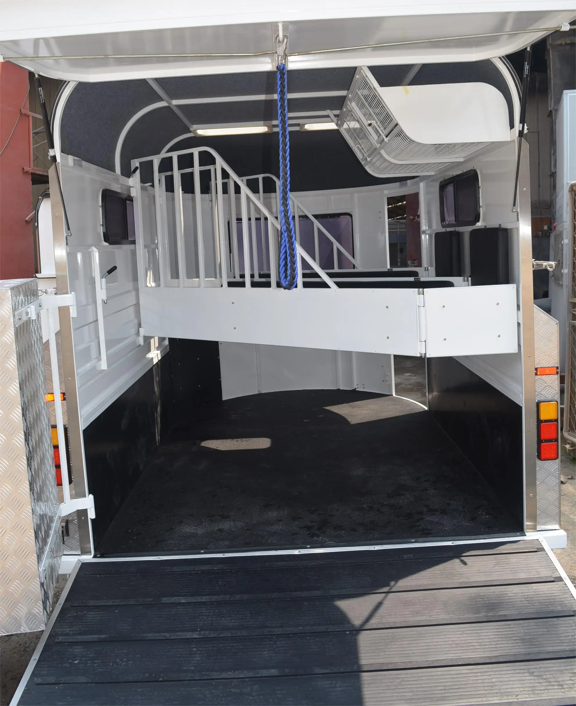 2024 New Product 2 Horse Trailer Angle Load Standard With No Rotting Floor Used 2HAL-S