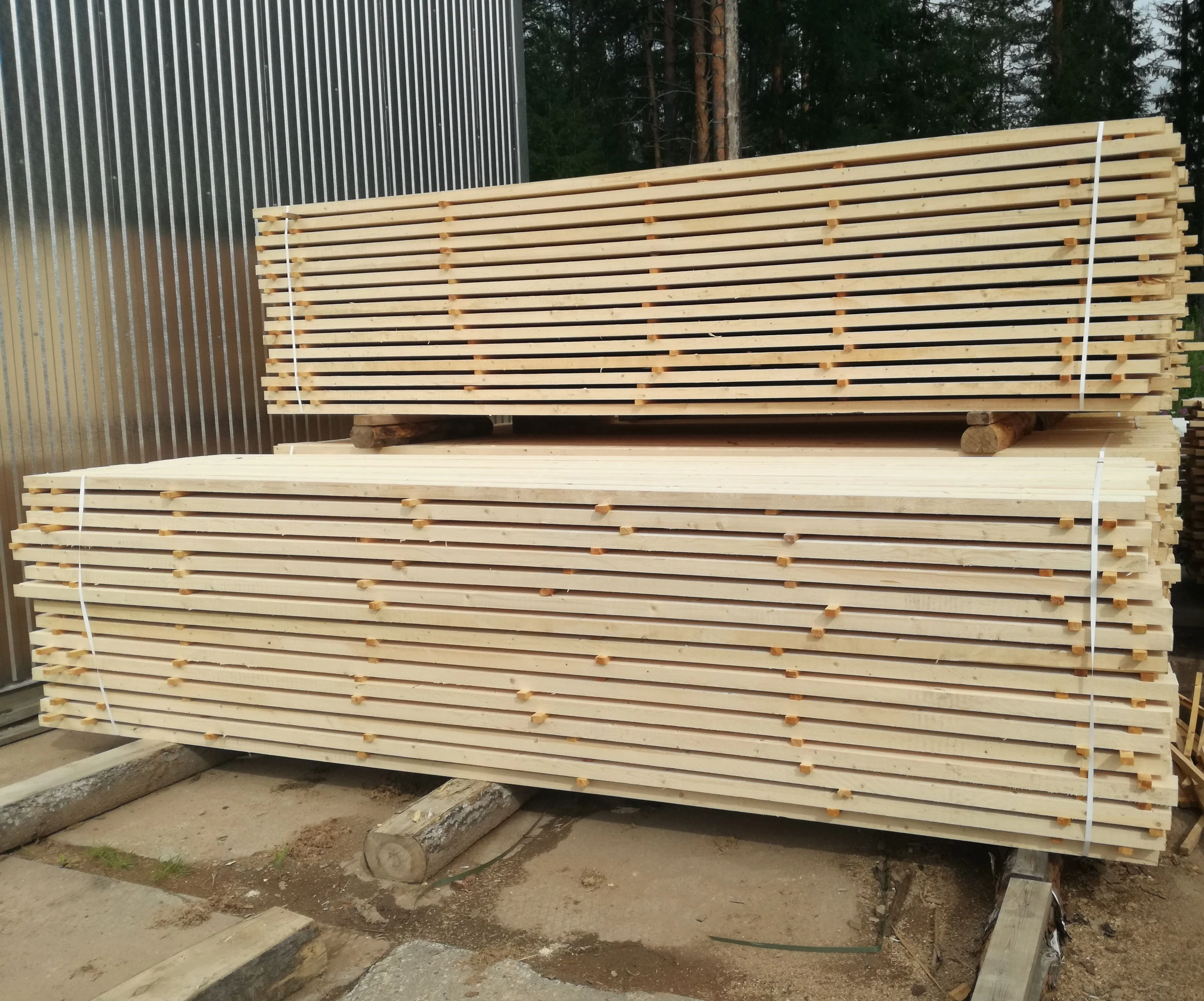 Wholesale Spruce Edged Wooden Board Timber Lumber Solid Board Industrial Wood For Construction Wooden Planks