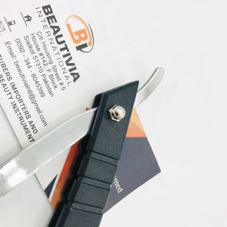 Disposable Barber Straight Razor Shavette Rasoi Folding Knife Safety Sustainable Feature for Hair and Underarm Shaving