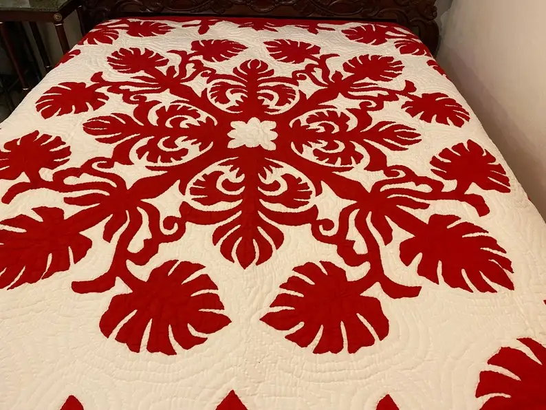 Trendy Hand Embroidered Hawaiian Quilts Red Luxurious Stitched Bed Throws Handwoven Blankets with Intricate Embroidery Wholesale