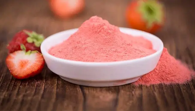 Food powder extracted from natural strawberries used in cooking and popular drinks