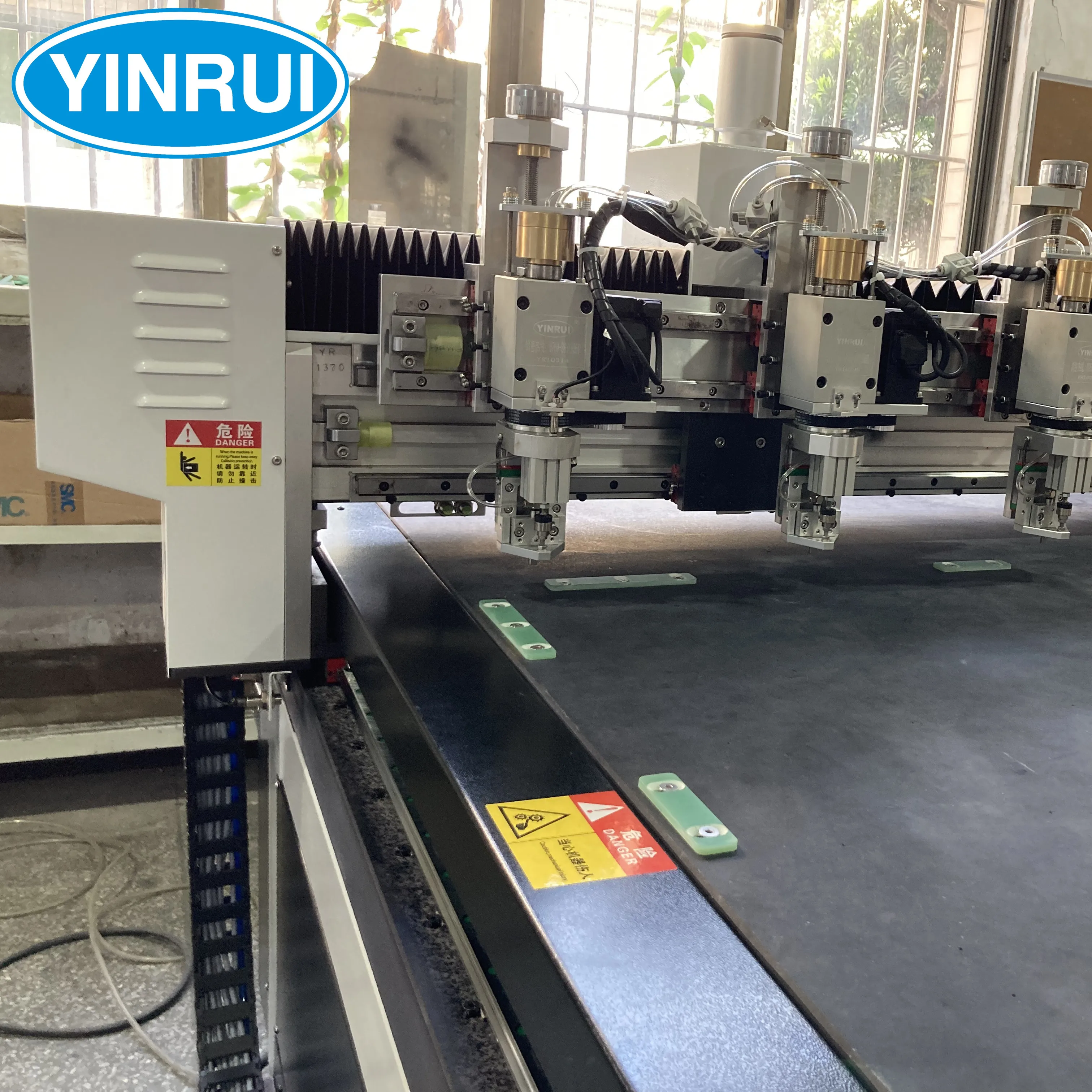 Yinrui Precision Cnc Mobile Phones Screen Protector Tempered Glass Cutting Machine