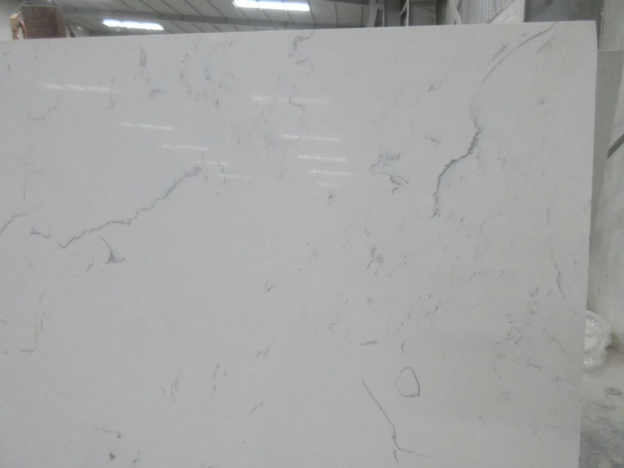 2023  Best Selling Engineered Modern Style Carrara White Quartz 20mm 30mm Slab Thickness for Countertop and Vanity Top