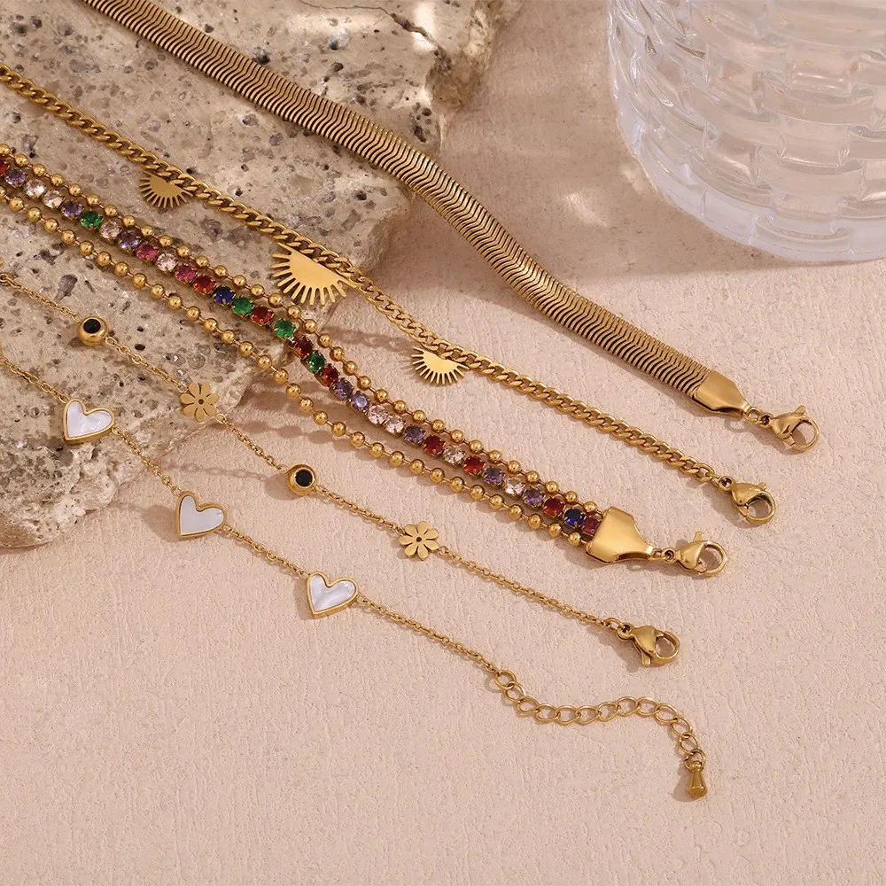 Fashionable Retro Hand Jewelry Stainless Steel 18K Gold Plated Love Flower Bracelet for Women