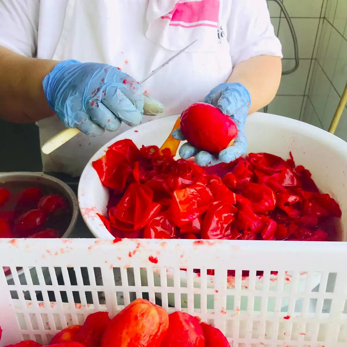 Italian high quality whole peeled tomatoes in tomato juice for pasta and meat