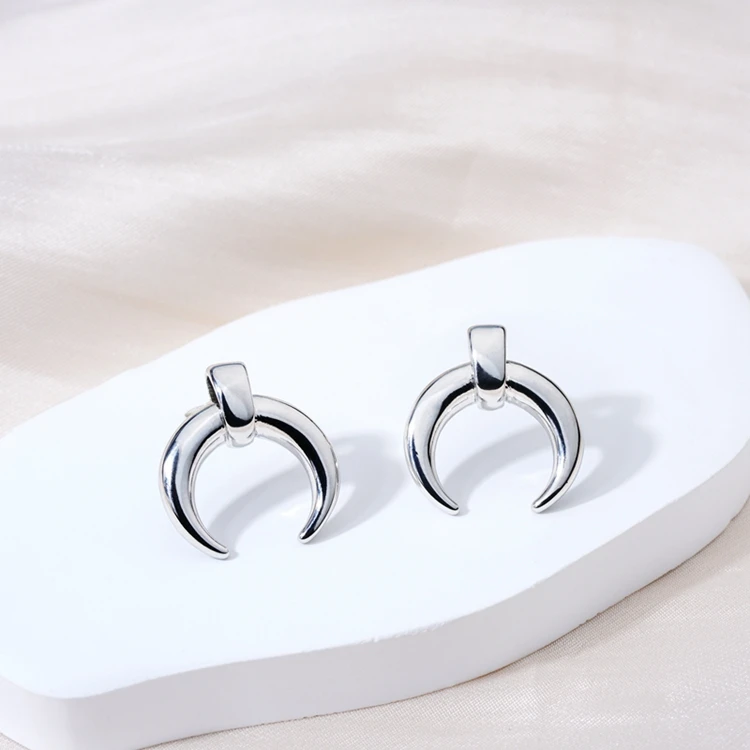 Gold Plated Copper Horn Earrings Half Crescent Moon Earrings Curved Moon Stud Earrings For Women