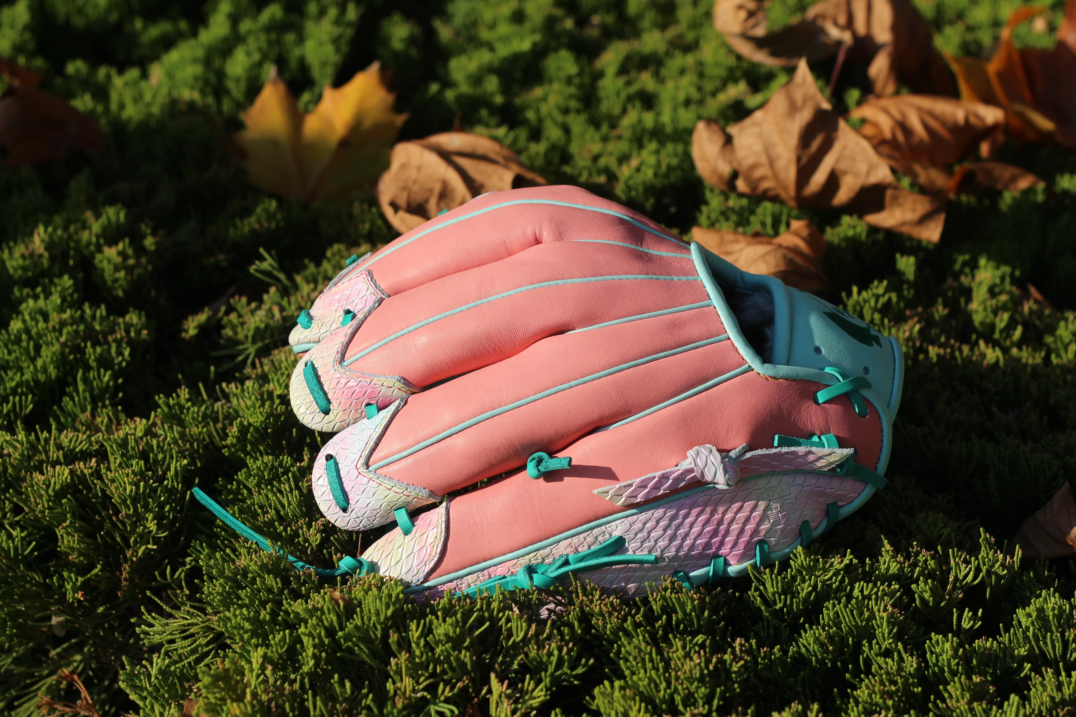 Японские бейсбольные перчатки A2000 на заказ