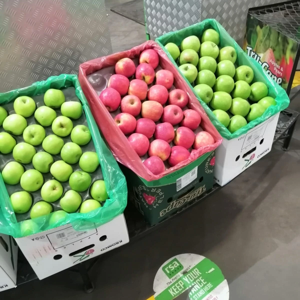 Delicious royal gala apples fresh red fuji apple