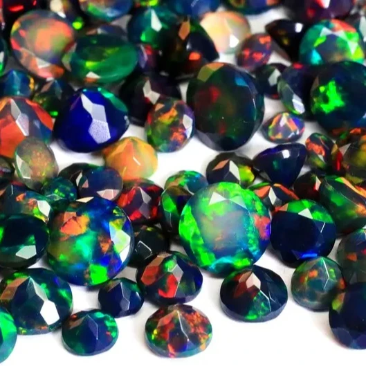 Опал с черным ограненным опалом