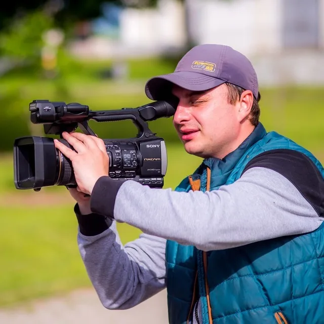 Cool photographer and videographer on a business tour a bright event in Russia, the best price