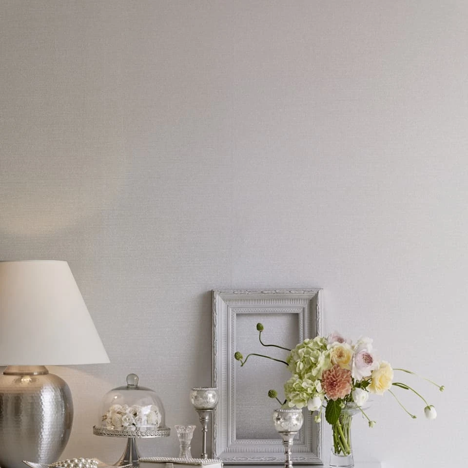 A gorgeous Japanese-made woven luxury wallpaper featuring a luster that embodies the sophistication of Kyoto.