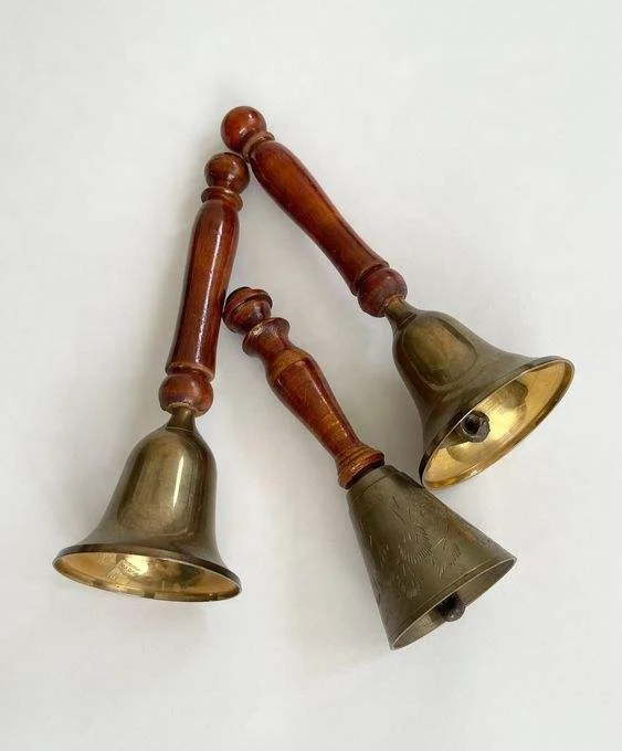 Strong Pure brass Hand bell With Wooden handle new Look Metal Peon Bell For Office In Wholesale Price in set