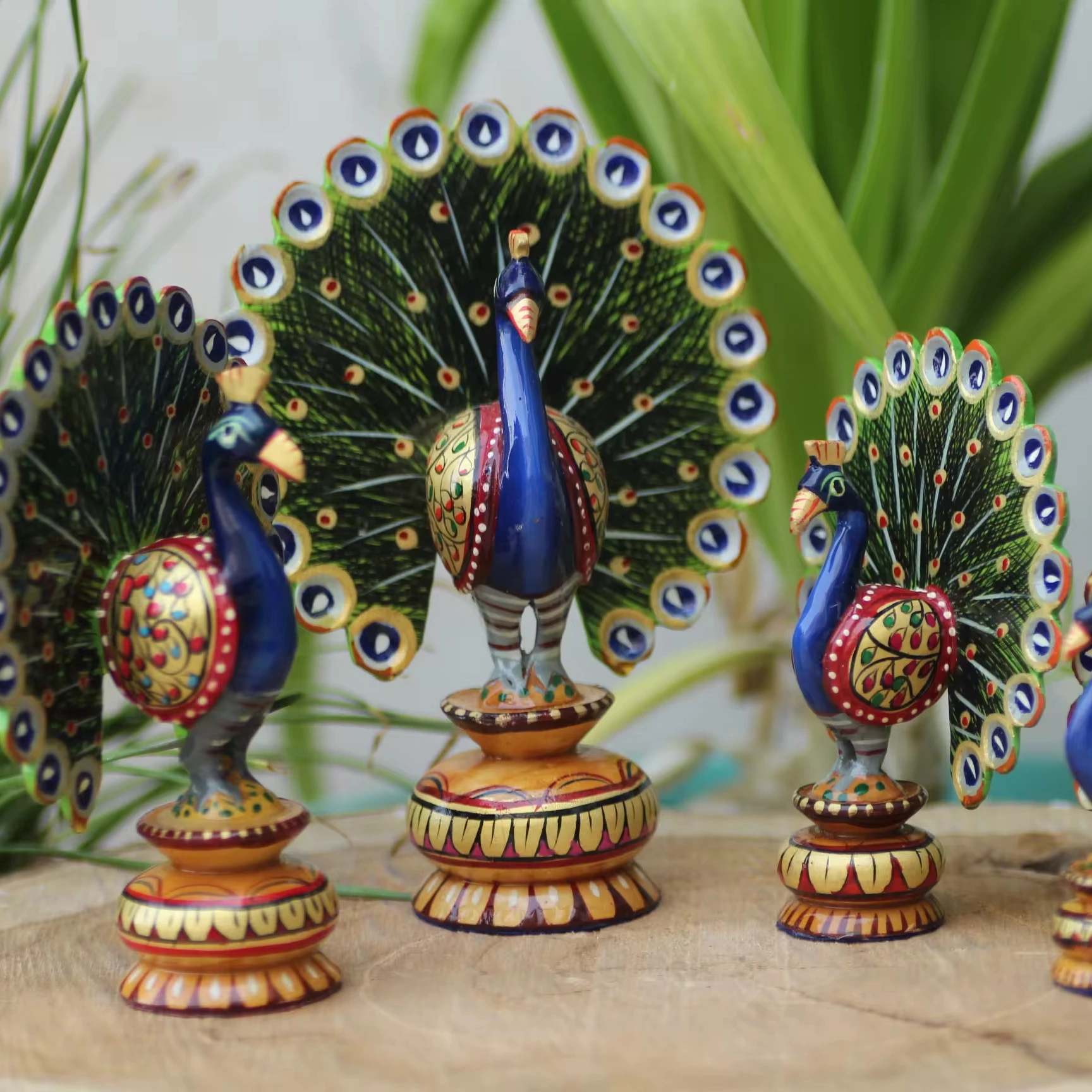 Деревянная статуэтка павлина из смолы