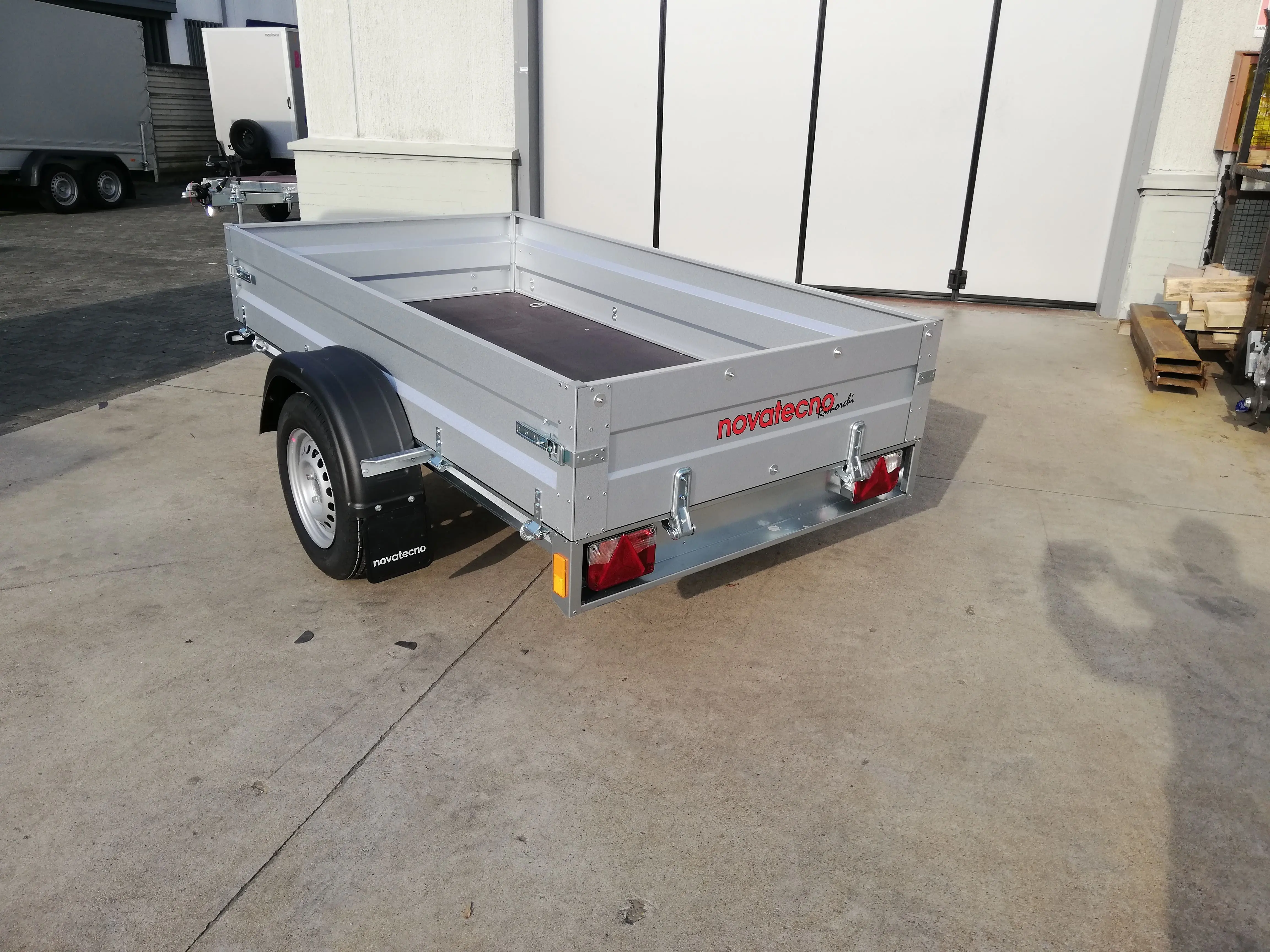 Italian quality trailer ideal for work modern and compact type of trailer 275/276 CARGO 220
