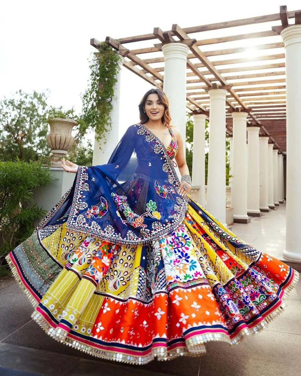 NEW FESTIVAL NEW DESIGN IN STOCK AMAZING LAHENGHA CHOLI FOR GIRLS AND WOMAN NAVARATRI COLLECTION LENGHA CHOLI FULL FLAIR CHOLI