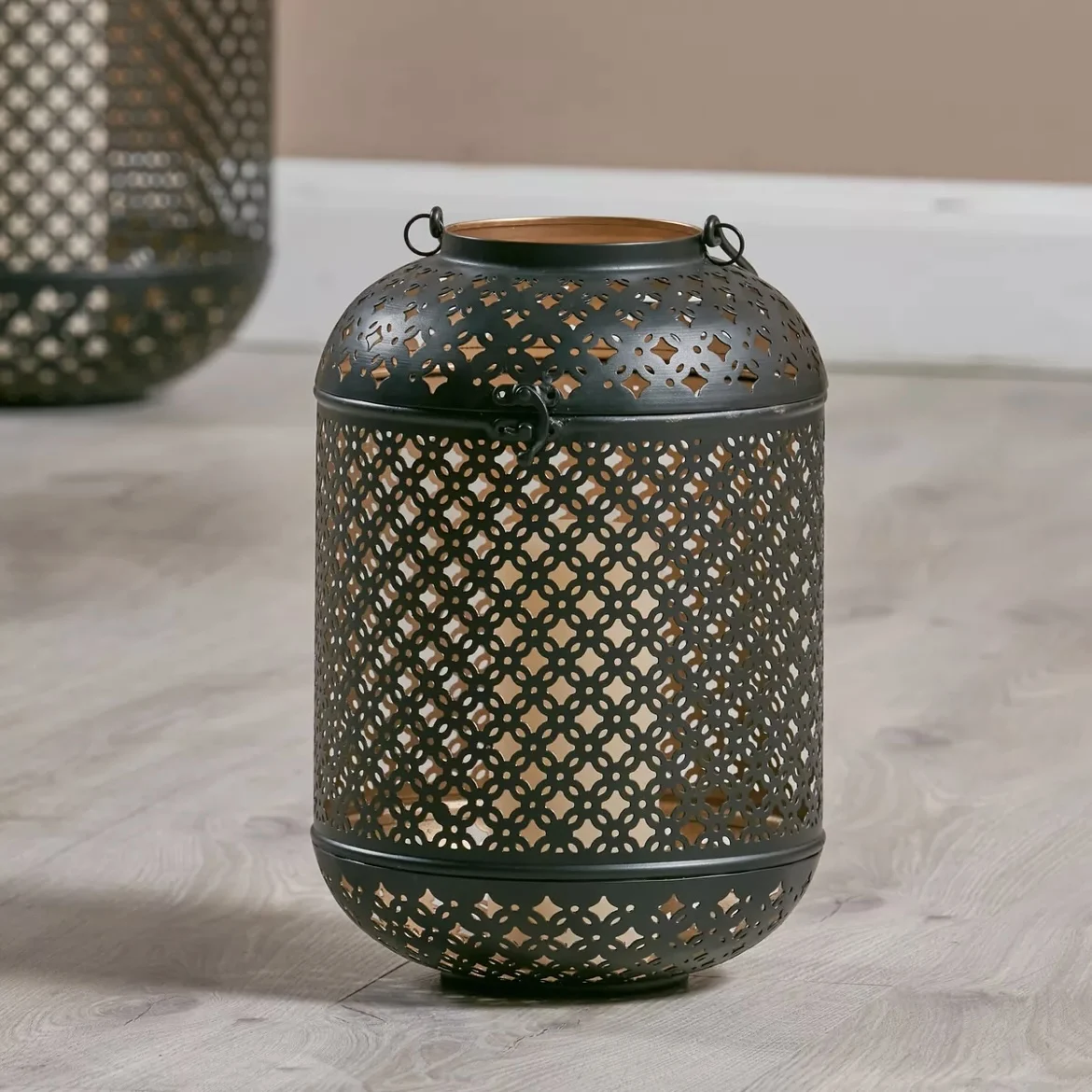 2025 Ramadan Decorations Lights Customized Black Metal Candle Moroccan Lanterns Home Decorative Hanging and Floor Lanterns