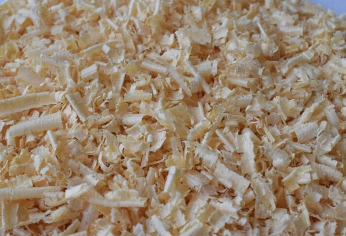 Оптом древесные опилки сосны хорошая цена Франция стружка для подстилки птицы сельскохозяйственные отходы