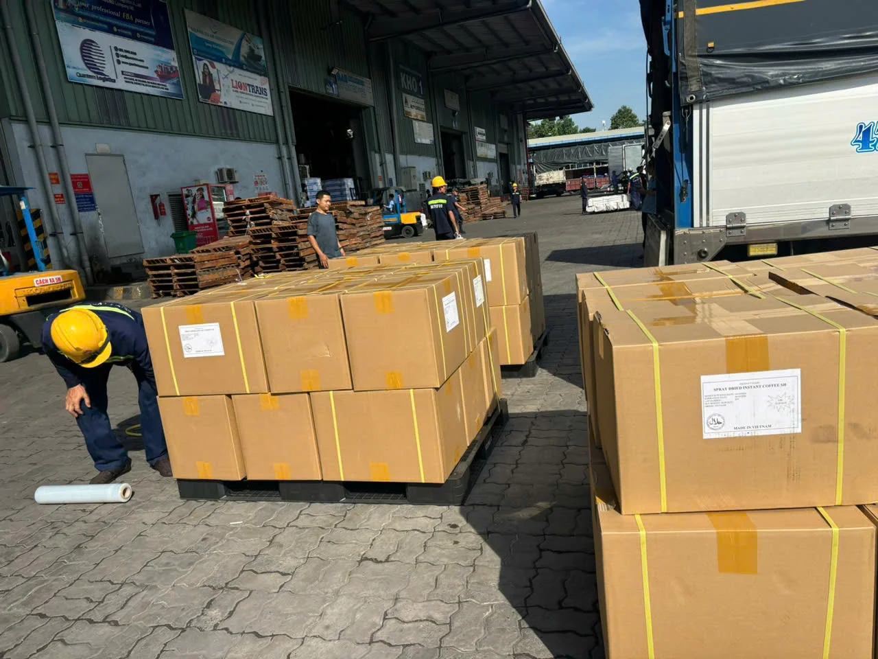 Best Quality Vietnamese Instant Coffee Powder For Distributor Bitter Taste Full Aroma Caffeine Min 2.0% ISO HALAL HACCP KOSHER