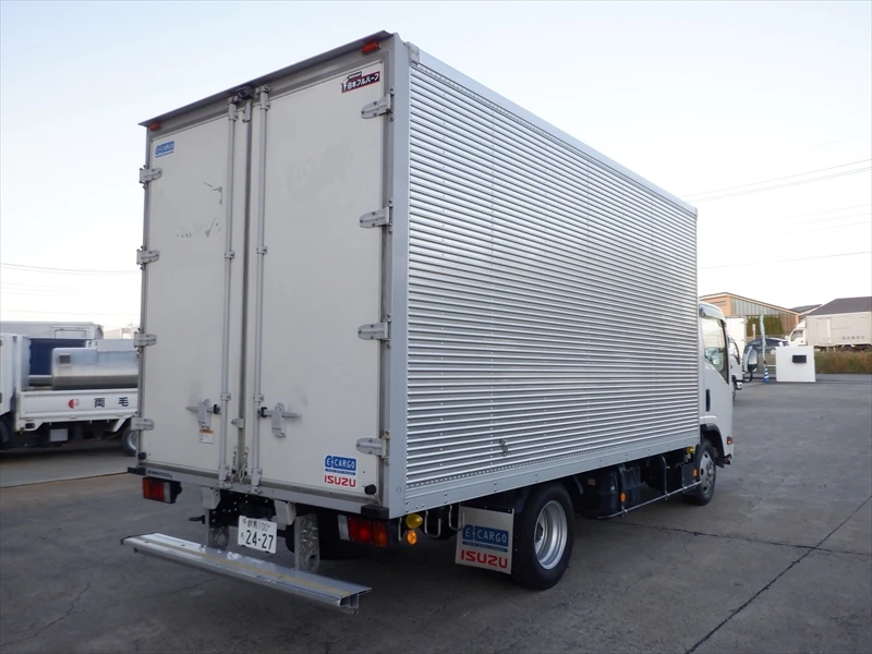 Japanese Used Good Conditioned ELF ISUZU Van Trucks For Sale