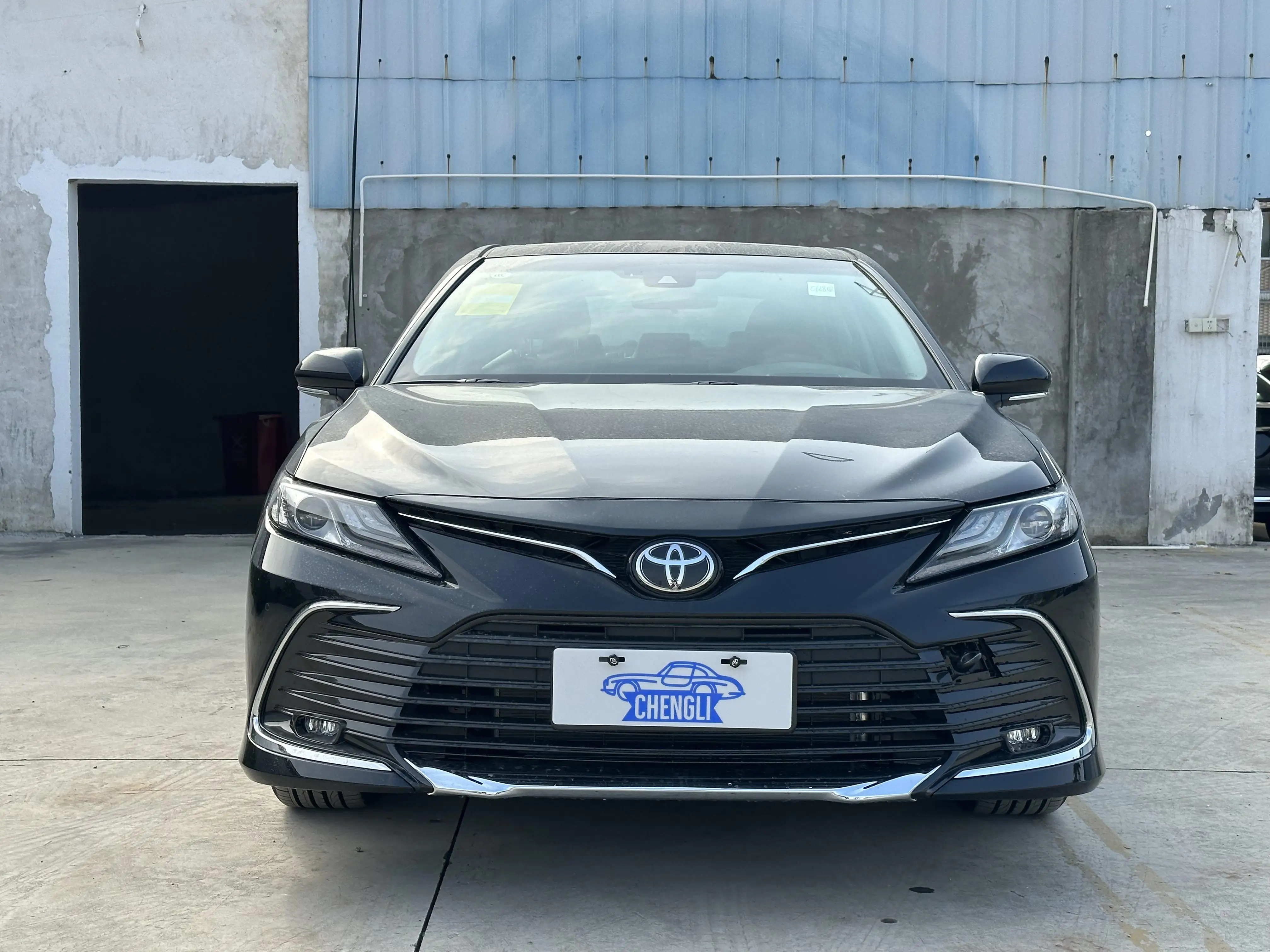 Новинка Toyota Camry 2 0 г роскошная серия роскошных автомобилей для продажи легкое освещение салона на бензиновом топливе с кожаными сиденьями и задней камерой