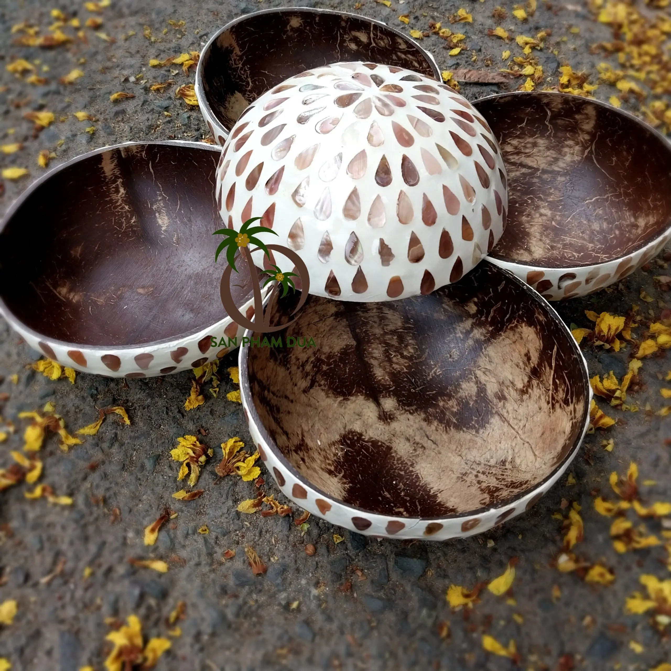 Heart Coconut Lacquer Bowl Handicraft Products Natural Coconut Shell Lacquered Bowls Coconut Bowl Seashell EggshellFrom Vietnam