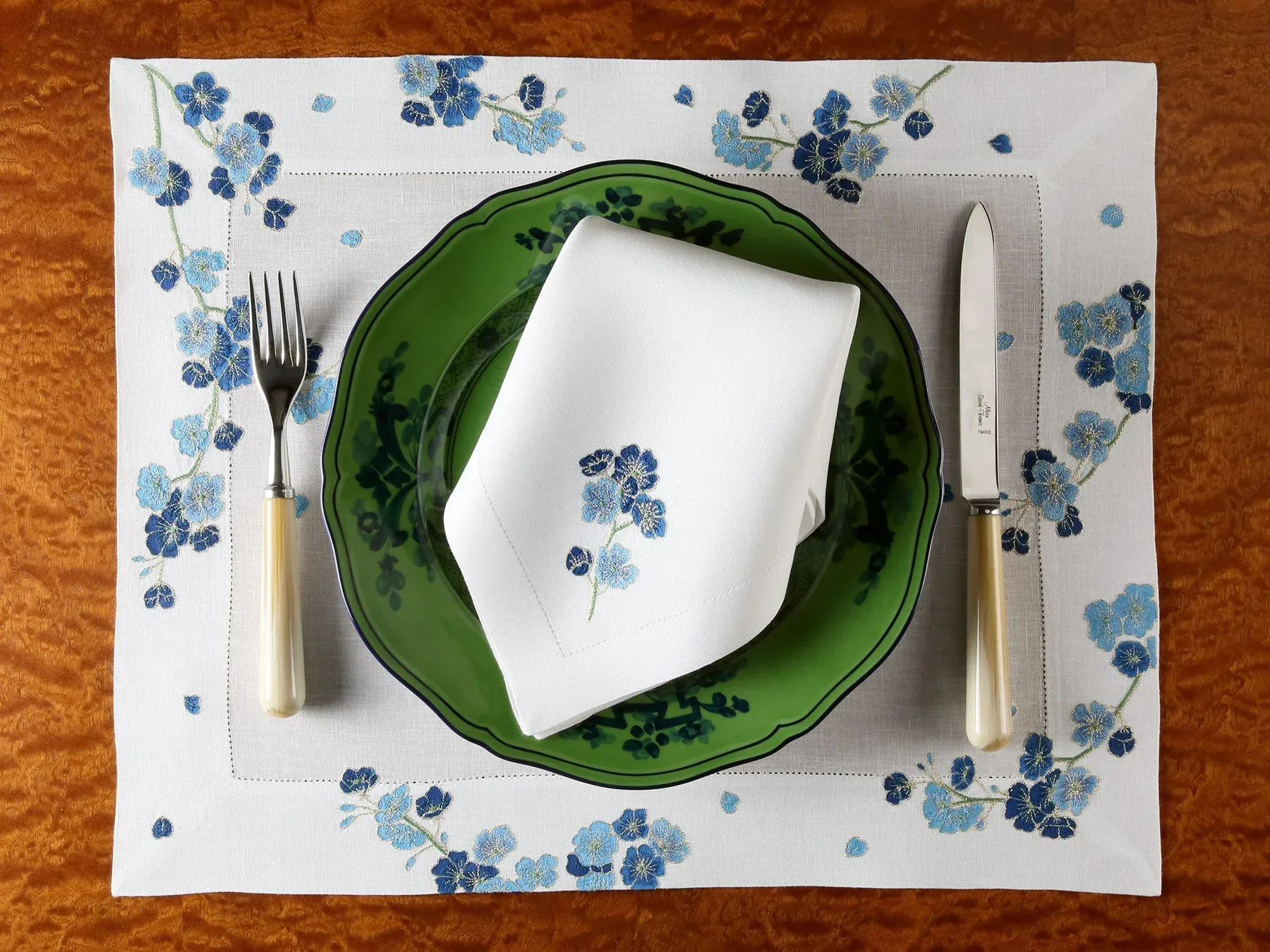 Custom Design 100% Pure White Cotton Napkin Set Placemat Elegant Embroidered Flowers With Hemstitch Home Hotels Events Parties