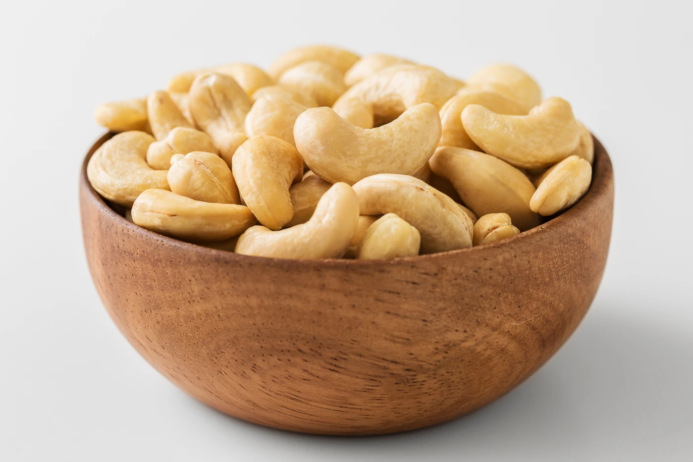 Bulk Purchase 100% Pure Cashew Nuts Dry Fruit Quality Assured Raw Cashew Nuts Kernal / Indian Kaju Exporter In India