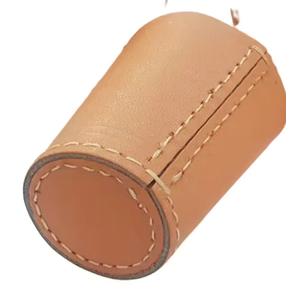 Factory Wholesale Dice Cup Customized Logo Leather Shaker Cup with Poker Dices Plastic Custom Leather Dice Cup Set