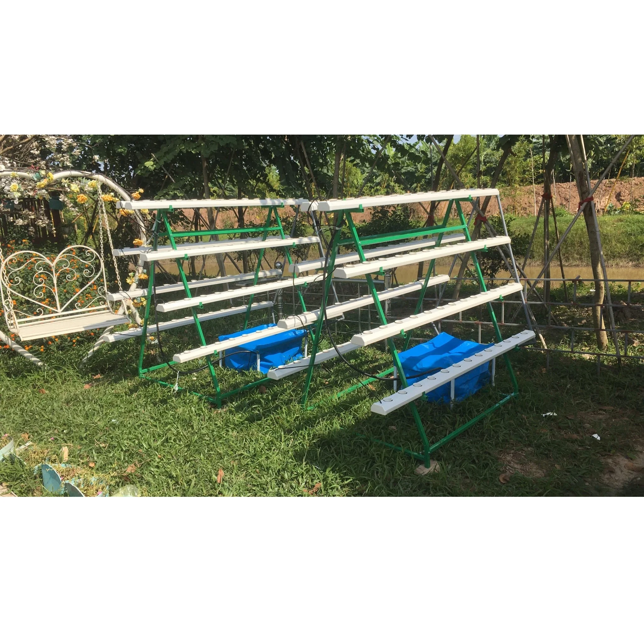 104 Planting Holes Garden Irrigation Plastic PVC Automatic Hydroponic Vegetable Growing System With Substrate