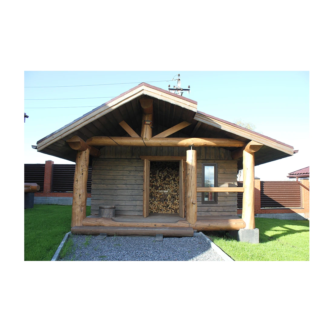 Customize Natural Wood Outdoor 25 m2 Storage Shed Natural Solid Wood Log WoodShed for Wood and Tools Storage