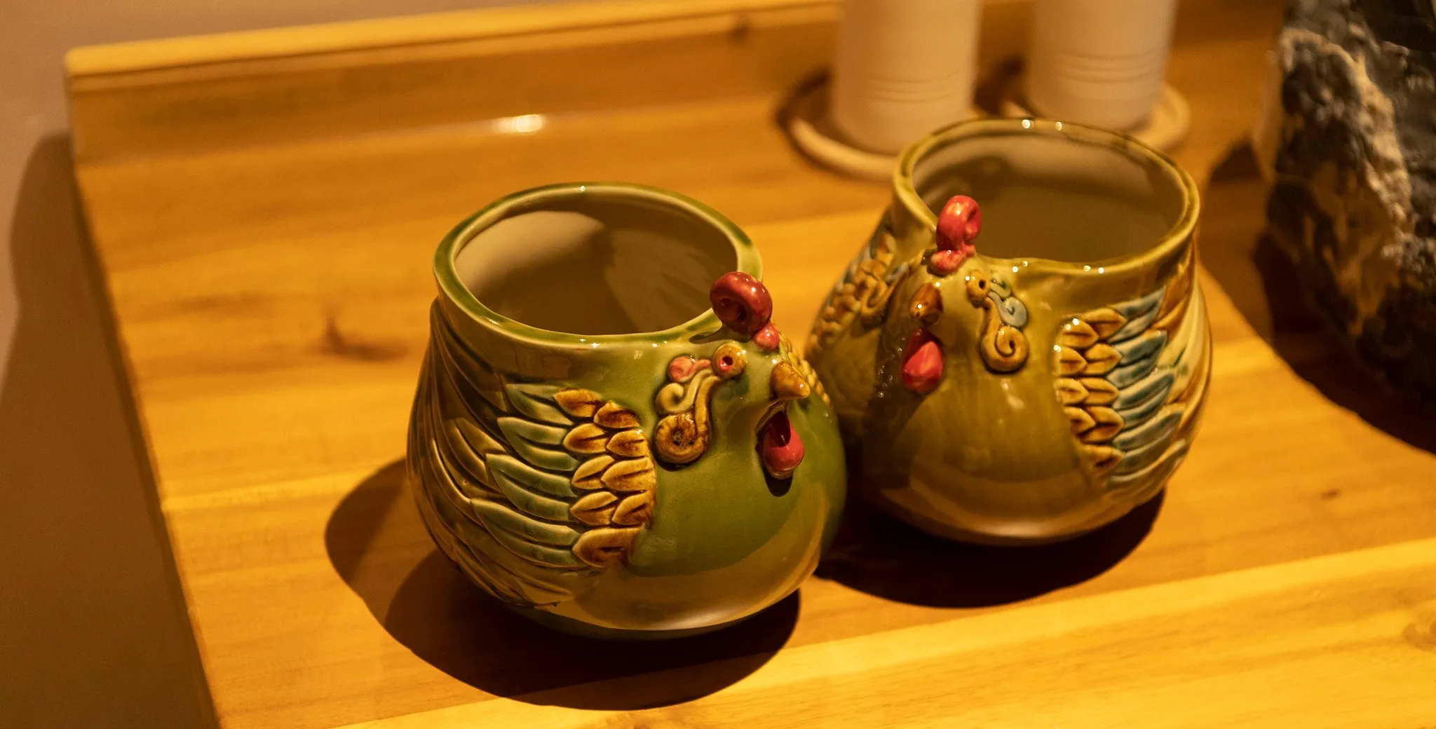 Top Product Vintage ceramic tabletop For Living Room / miniature ceramic chicken family made in Vietnam