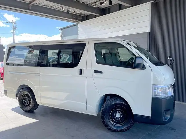 Good Condition HIACE mini bus diesel gasoline small bus 15 passenger mini bus
