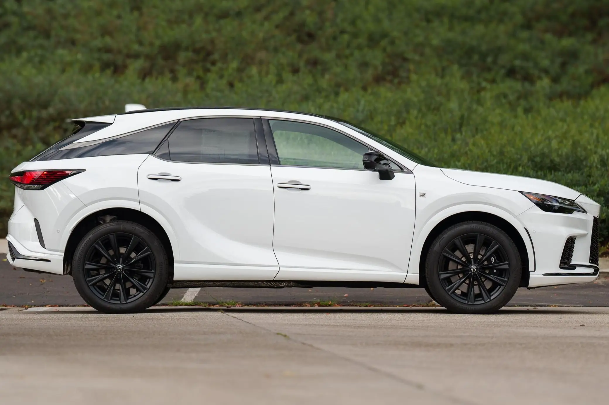 Аккуратно и хорошо использованный 2023 Lexus RX 500h F Sport Performance низкий пробег звуковой двигатель для продажи