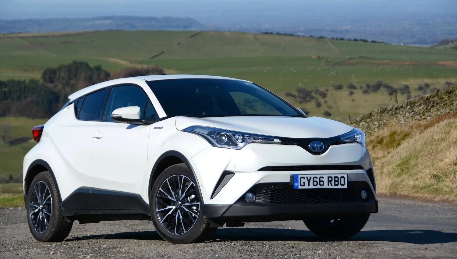 Toyota chr двухмоторный 2 0 л E-CVT комфортабельный роскошный гибридный автомобиль 2023