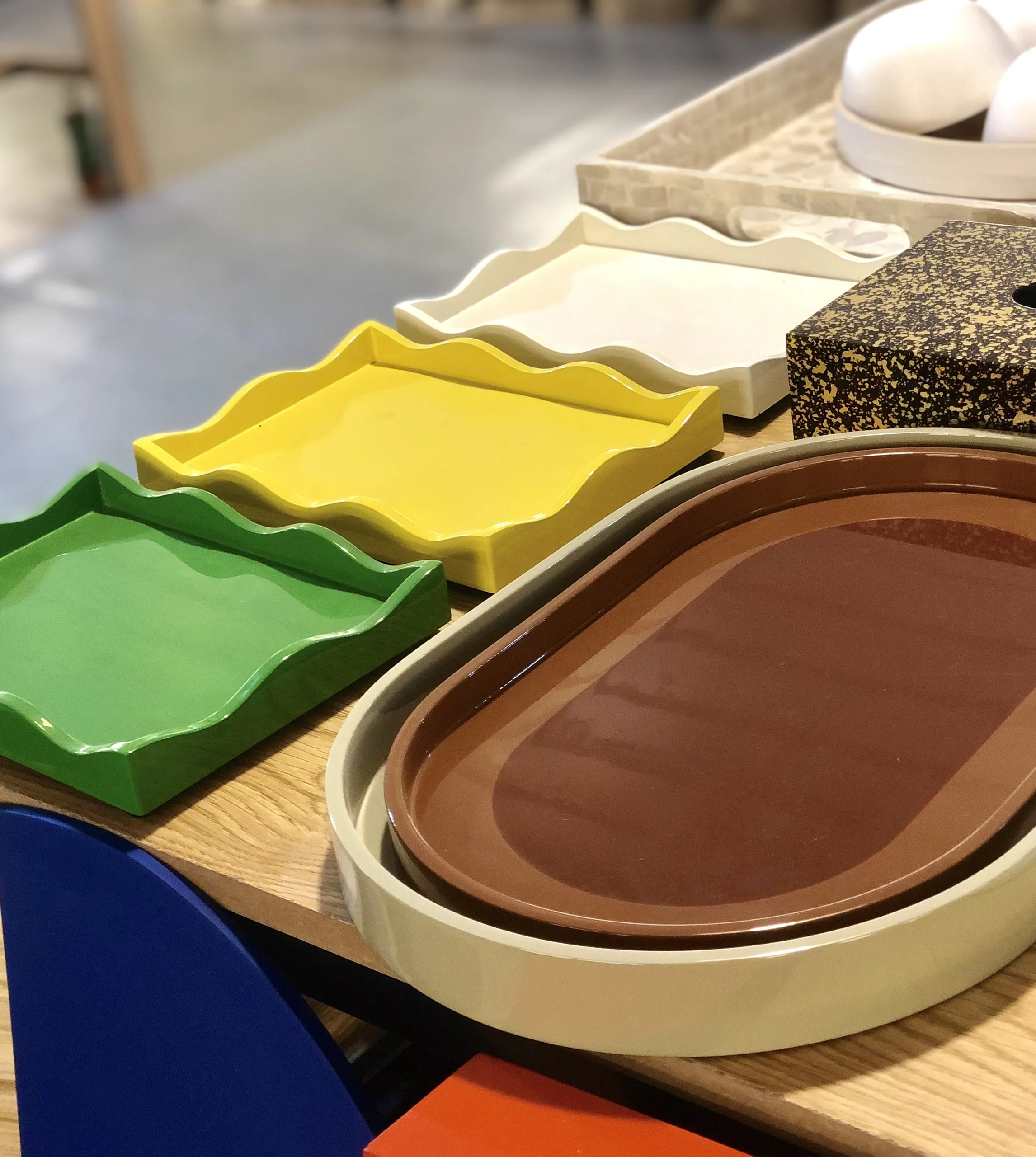 Premium Luxury Lacquer Items Customized Design MDF Wooden Scalloped LACQUER TRAY With High Glossy Finish Serving decor