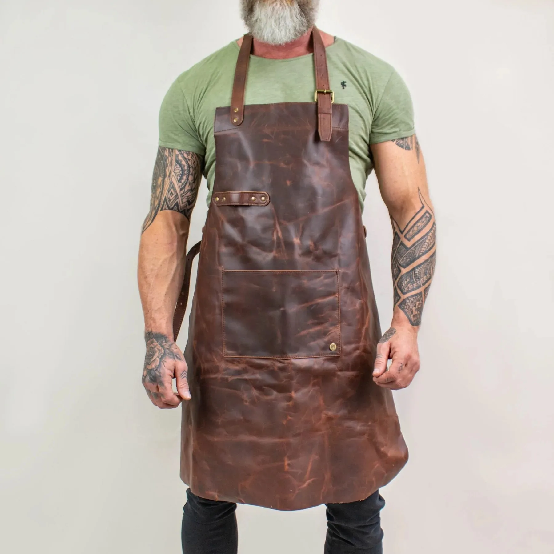 High Quality Polished Leather Aprons For Men And Women Easy Adjustable Straps With Large Pocket For Equipment And Towel Holder