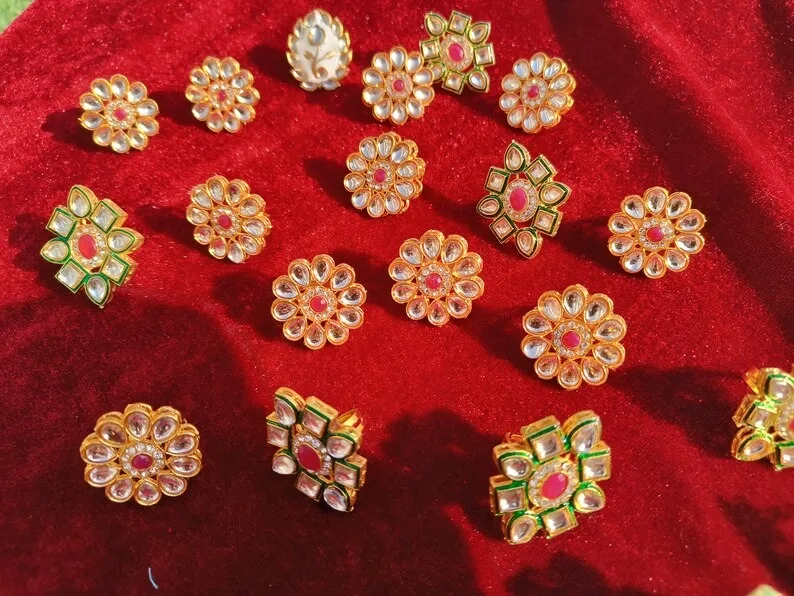 Combo Of 7 Wedding Favor Wholesale Party Return Gift Potli Bag Bangle Hair Pins Cloth Pin Bindi Kundan Ring Earrings Giveaways
