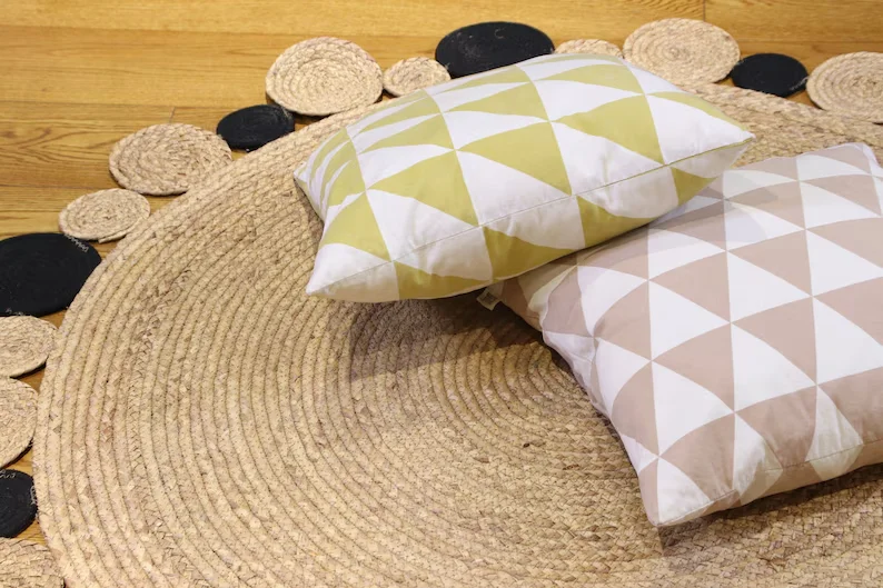 Custom round brown and black woven seagrass rug with circular motifs straw floor mats round bedroom area tatami mat Christmas