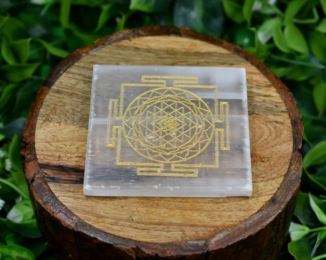 High Quality Selenite Charging Plate with Shri Yantra Engraved Hand Carved 3 Inch Shri Yantra Selenite Plate for Chakra Balance