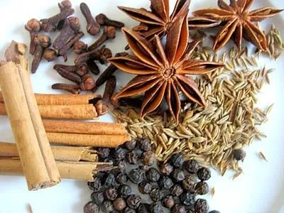 CIGAR CASSIA/ CINNAMON BEST QUALITY 95% ROLLING FOR EXPORT BEST PRICE (Mobile/ WA: +84986778999 David)