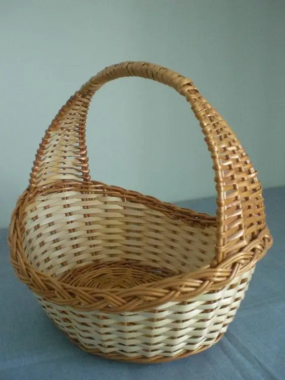 Decorative Round Hand Woven Flower Storage Hamper Baskets Plastic Rattan Basket For Picnic Wedding Gift Hamper Wicker Basket