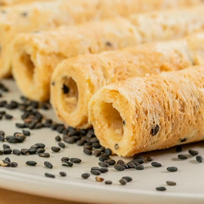 Professional Production Cream Cookie Dessert Biscuit Manufacturer Provide Sesame Handmade Egg Rolls