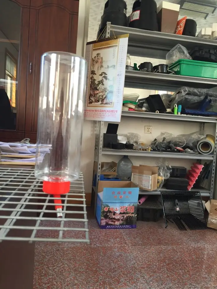 Пластиковая поилка для птицы 600 мл