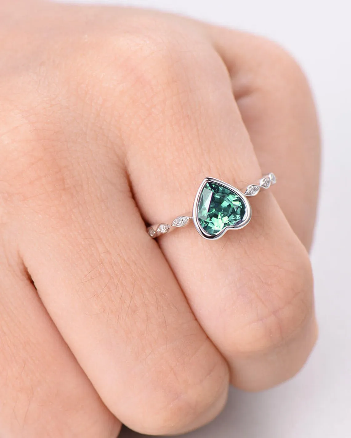 18K Solid Gold Natural Diamond & Alexandrite Stone Wedding Ring Top Quality Heart Shape Halo Stackable Ring For Women Wholesale